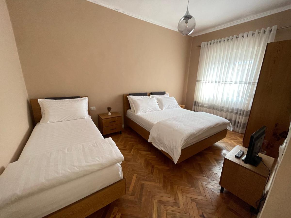 Joni & Joy Center Apartment Берат Экстерьер фото